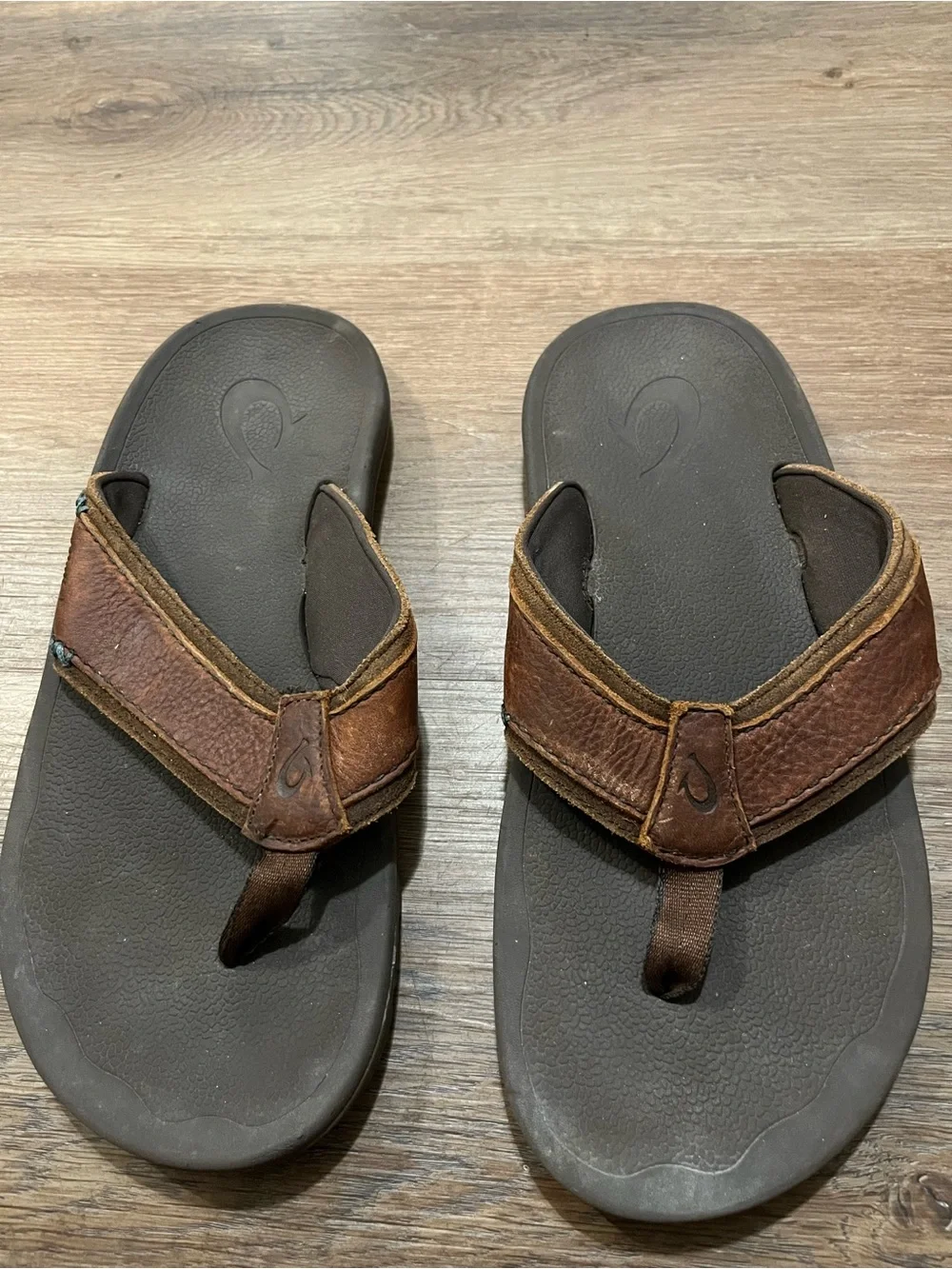 OluKai Kua‘aina Leather Sandals | Men's US 8 | Koa/Espresso | Comfort Flip Flops